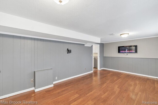 Building Photo - 978 Panorama Dr
