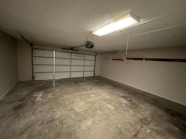 Building Photo - 28 Hillsboro Dr
