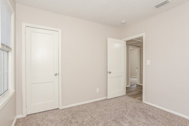 Building Photo - 1130 Saratoga Blvd