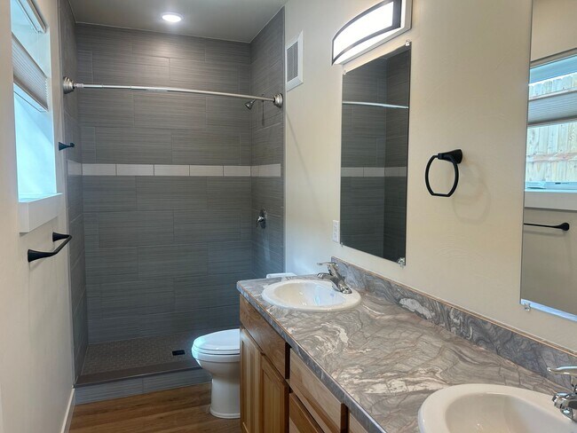 Building Photo - 2Br 2Full Baths and 2 walk in closets-privacy and space. Move in special $500 off first full mont...