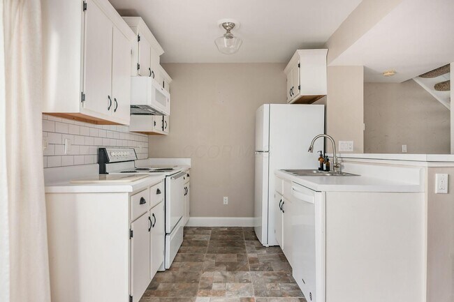 Building Photo - 5052 Stoneybrook Blvd