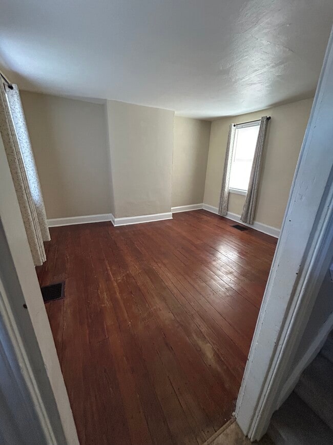 Building Photo - 1284 S Bay Rd