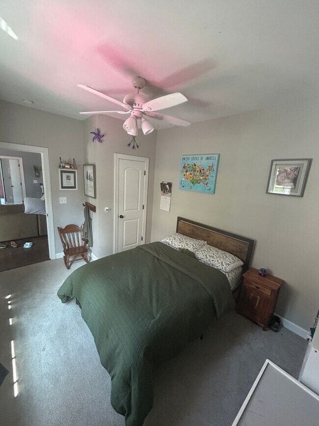 Building Photo - 4 BD/2 BA in Pine Meadows - 1/2 acre fence...