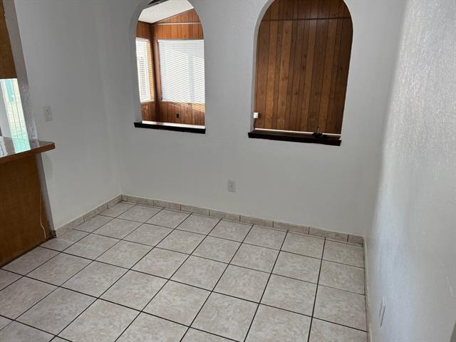 Building Photo - 707 Southwood Cir