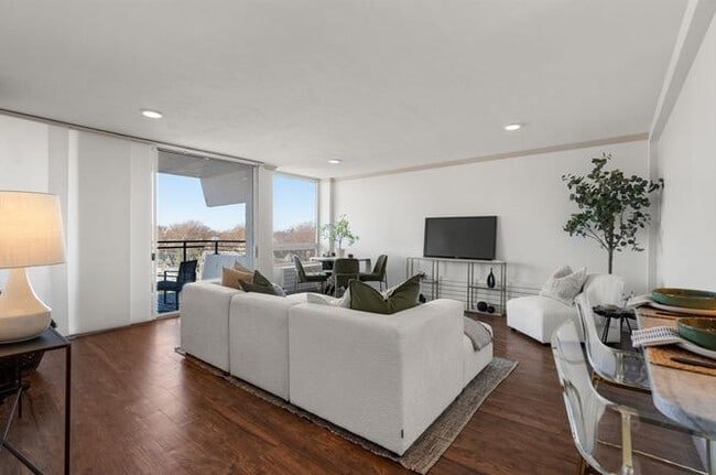 Building Photo - APARTMENT