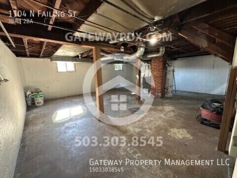 Building Photo - 1104 N Failing St