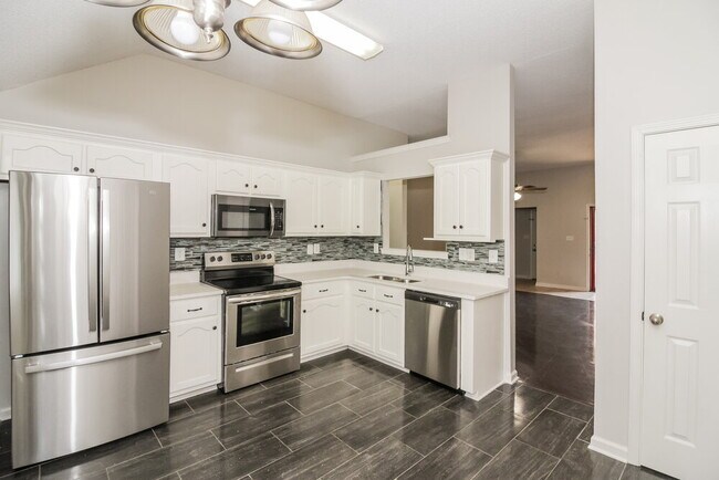 Building Photo - 9812 Southern Oak Way