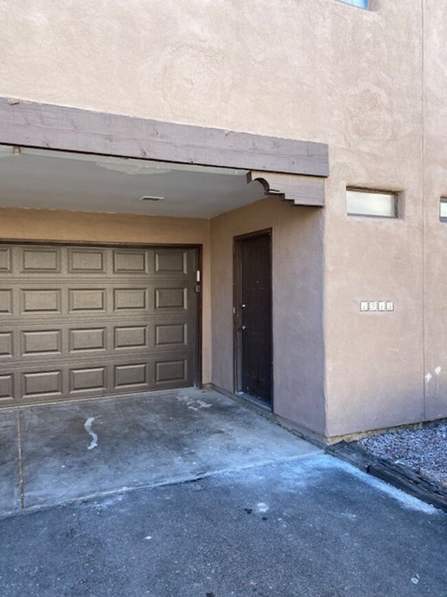 Building Photo - ALL PROSPECTIVE TENANTS MUST SUBMIT A $58 ...