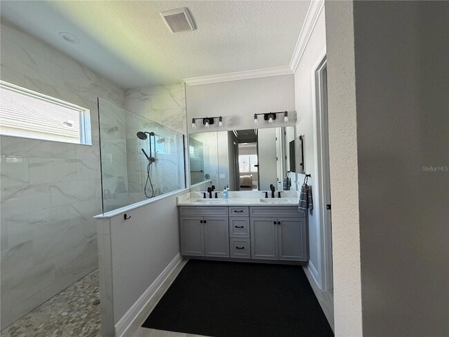 Building Photo - 18817 Valleta Ave