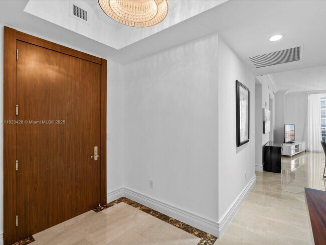 Building Photo - 15901 Collins Ave