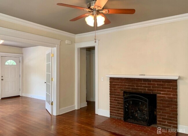 Building Photo - 40 Codington Pl