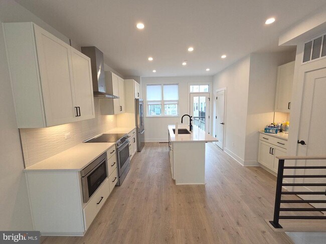 Building Photo - 5337 ZENITH OVERLOOK Dr