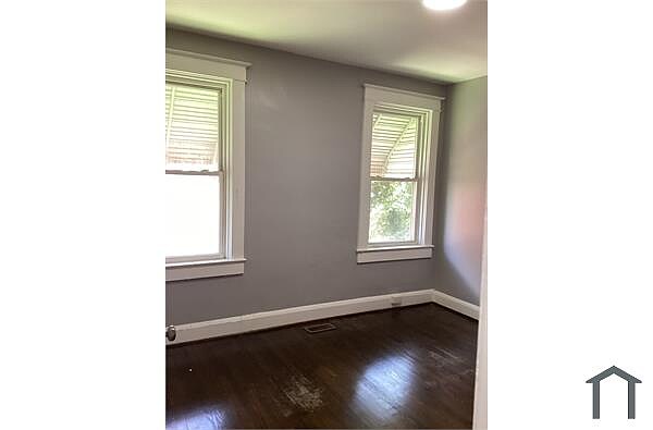 Building Photo - 3 Bedroom 2 Bathroom home