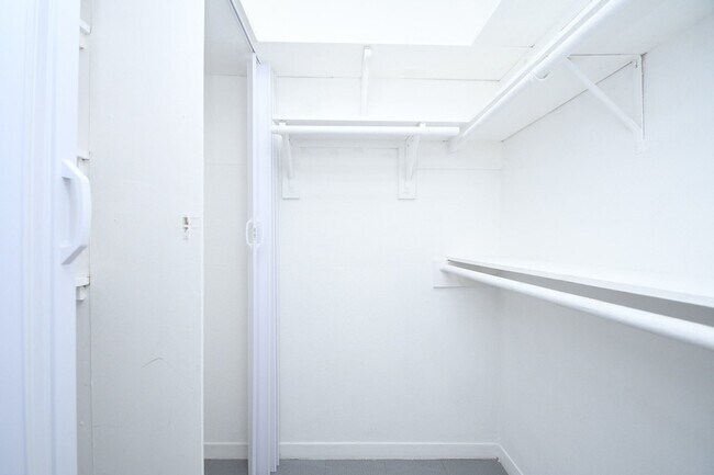 Building Photo - 9809 Richmond Ave.