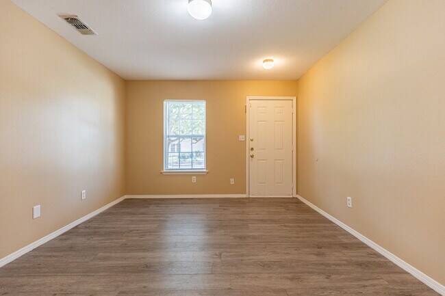 Building Photo - 303 Villareal St