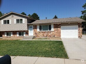 Building Photo - Nice 4 bedroom, 2 bath split level home