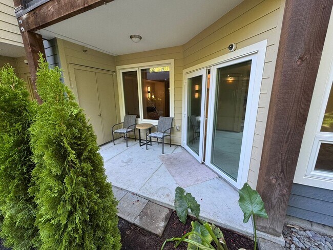 Building Photo - 2bd/1.75ba Issaquah Condo