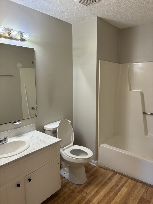 Building Photo - 114 Concord Dr