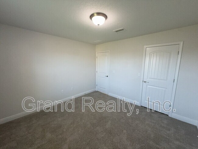 Building Photo - 5004 Hamilton Crossing Blvd