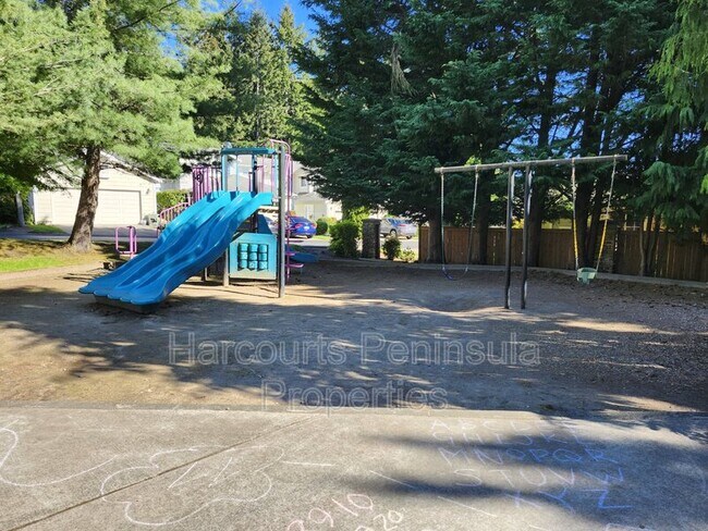 Building Photo - 1598 Seasons Ln NW