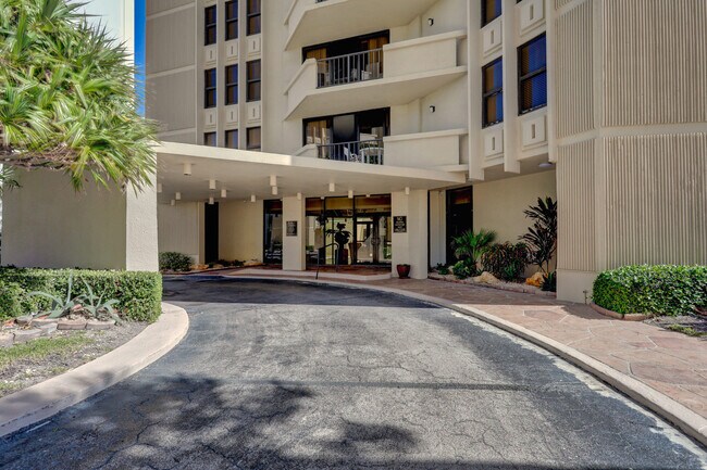 Building Photo - 2800 N Ocean Dr