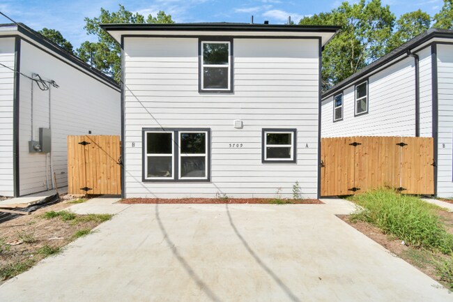 Building Photo - 5711 Breland St