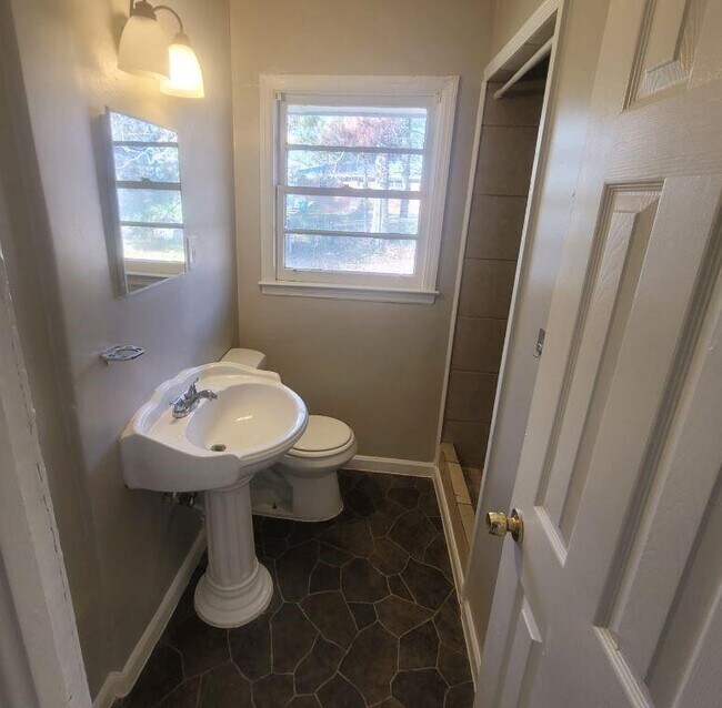 Building Photo - 3728 Loren Dr