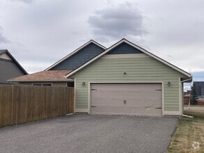 Building Photo - House close to schools and park
