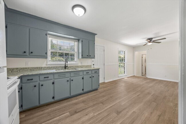 Building Photo - 2111 Shady Ln Cir NW