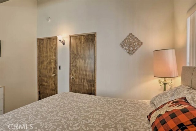 Building Photo - 607 E Victoria Ct