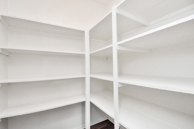 Building Photo - 7400 Bellerive Dr