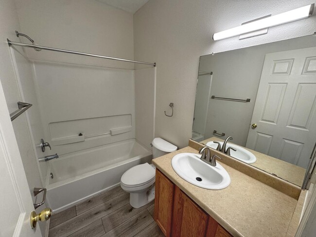 Building Photo - 1105 Meadowlark Way SE