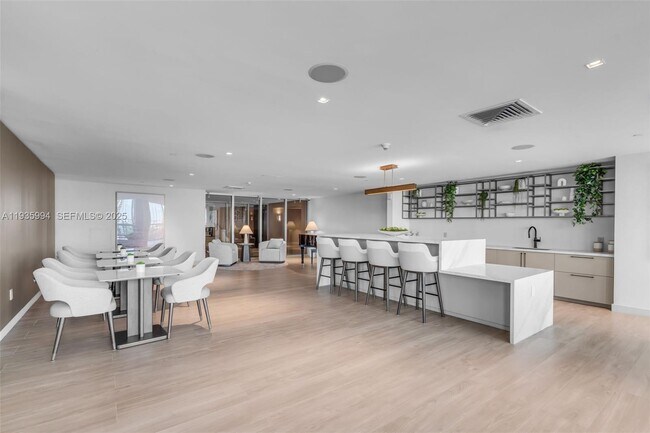 Building Photo - 900 Biscayne Blvd