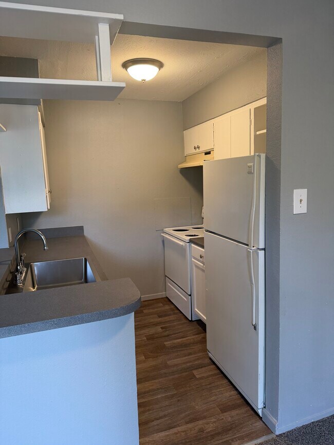 Building Photo - Pine Street Terrace