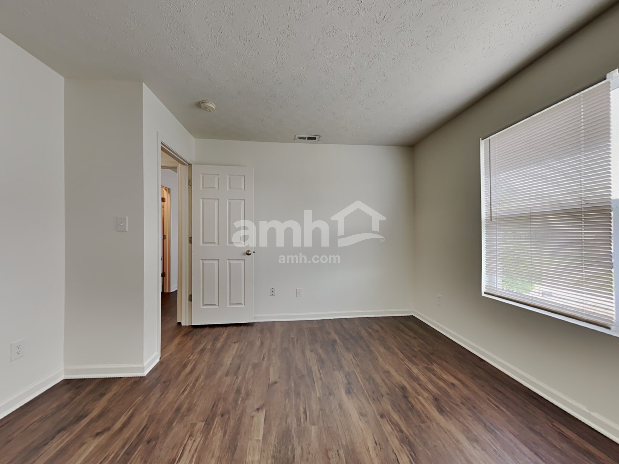 Building Photo - 11424 Long Lake Dr