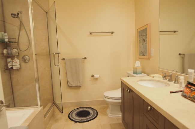 Building Photo - Cozy and spacious 3br condo in Presidio Heights