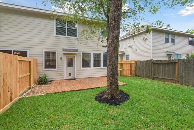 Building Photo - 19 Musk Rose Ct