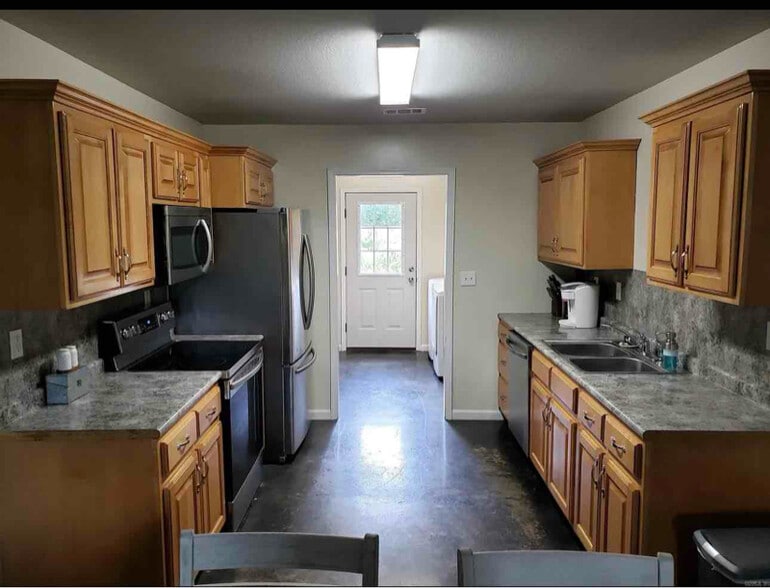 Building Photo - 317 Patterson St