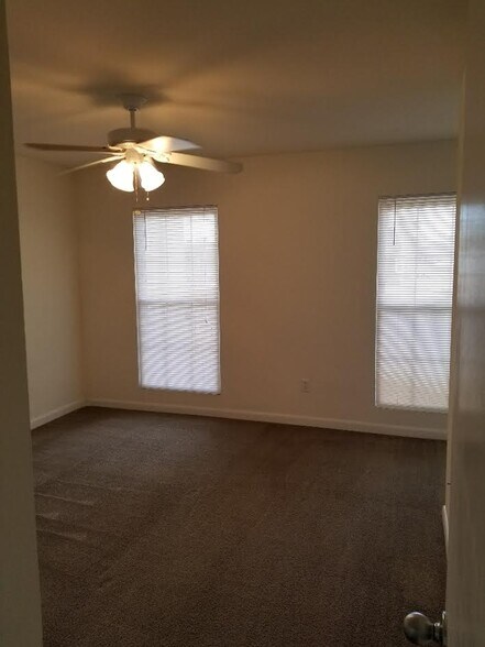 Building Photo - 5106 W Esplanade Ave