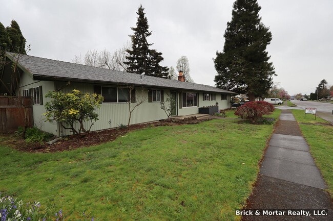 Building Photo - Manager Special! 50% off First Months Rent! 3-Bedroom 1.5-Bathroom house in Stayton, OR