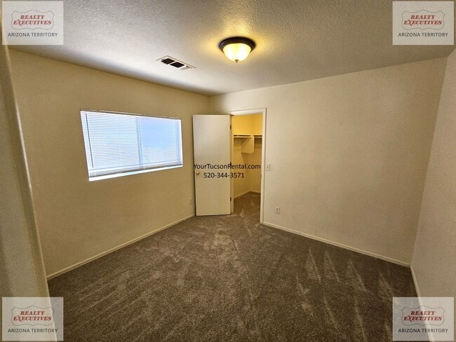 Building Photo - Midvale Park Home with 4 bedrooms and 2 baths