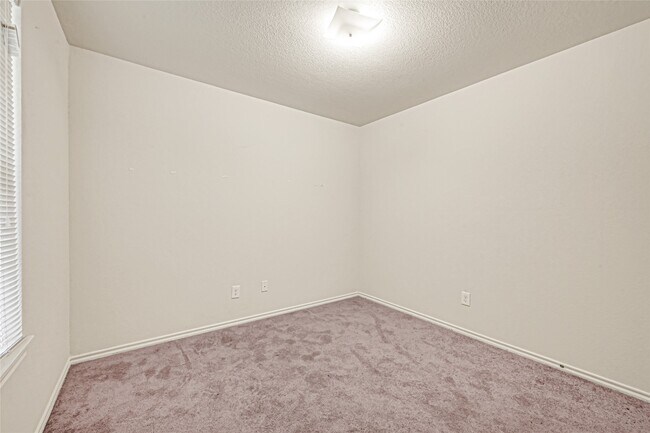 Building Photo - 2806 Morgensen Dr