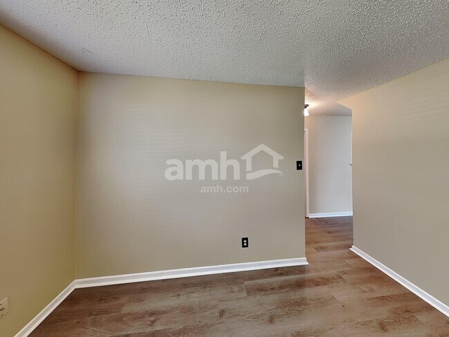 Building Photo - 515 Bridgewater Dr