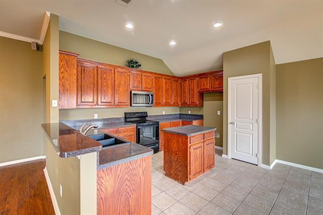 Building Photo - 304 Vista Way Dr