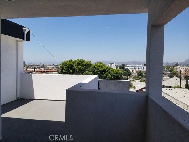 Building Photo - 231 N Burlington Ave