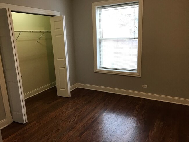 Building Photo - 4010 N Hamlin Ave