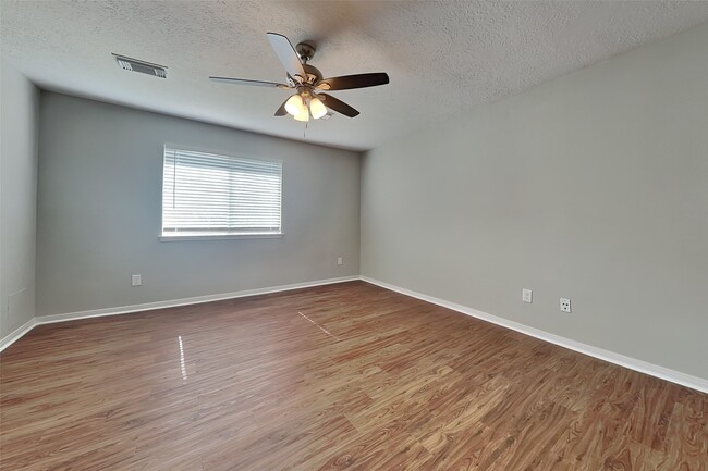 Building Photo - 1210 Colonial Heights Dr