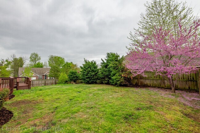 Building Photo - Spacious 3 Bedroom Home on Corner Lot! Must See!
