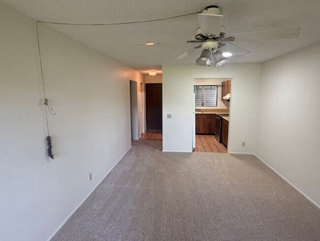 Building Photo - College Gardens