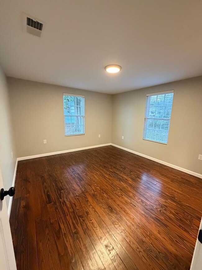 Building Photo - 3/2 Pascagoula